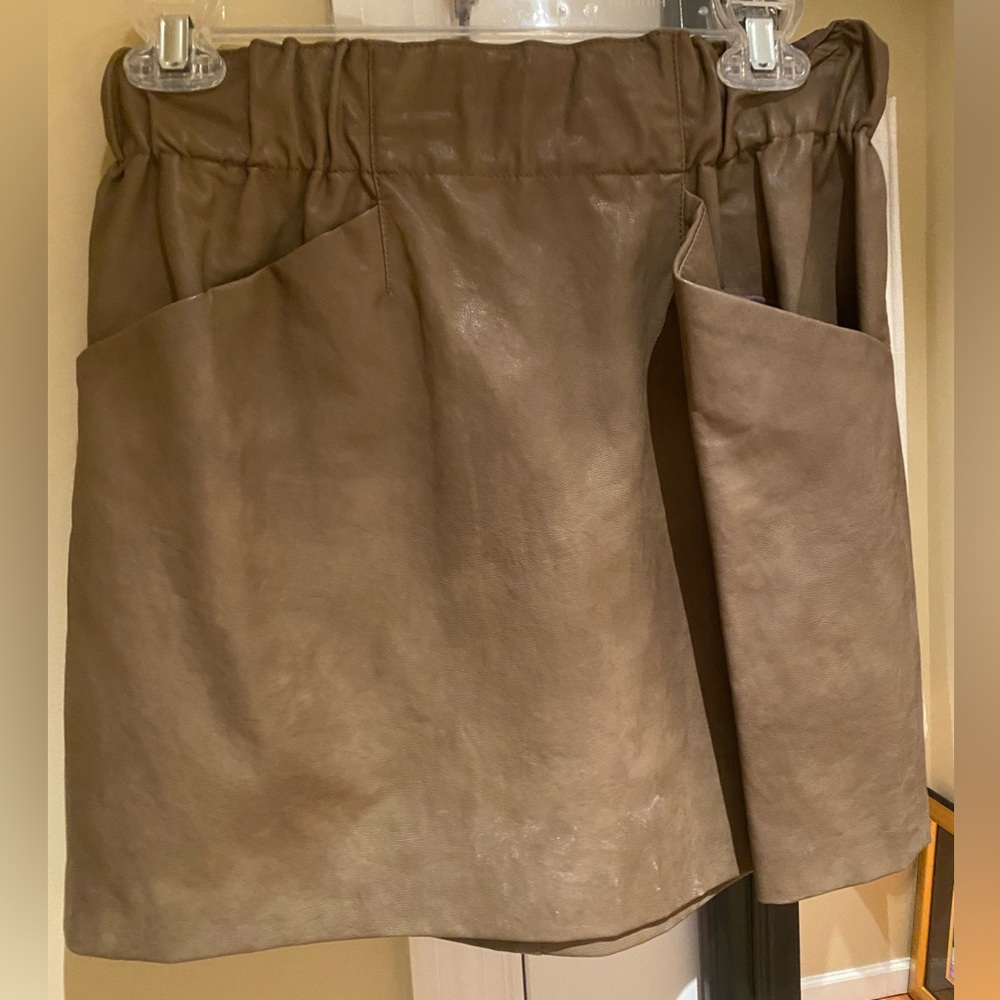 Tan leather mini skirt with pockets